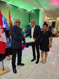 Photo: Drs. Prabode and Cholani Weebadda handing over the MultispeQ instrument to Dr. Reshan Fernando at the Tamasha 2025.